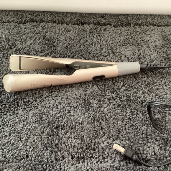 Remington Hair Straightener - Silver and Cream - Picture 1 of 3